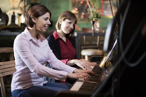 Digital Vs Acoustic Pianos Making The Right Choice For Beginners