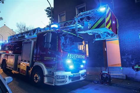 Bilder Brand im Treppenhaus eines Wuppertaler Wohngebäudes