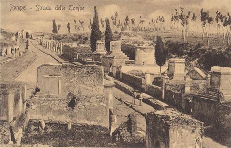 HGE40 Pompeii Old Postcard The Rear Of The Tomb Is In The Bottom