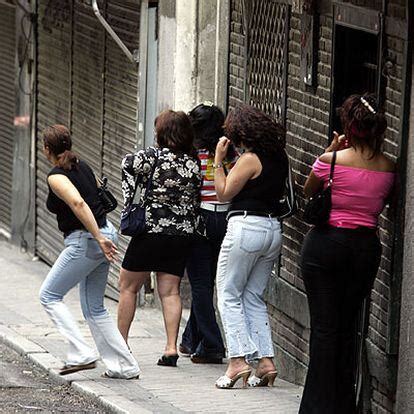 Prostitutas en la calle de la Montera de Madrid España EL PAÍS