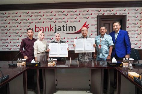 Sukseskan Transparansi Pengadaan Barang Jasa Bank Jatim Teken