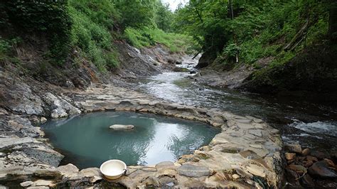 川のせせらぎをききながら。野趣あふれる無料露天風呂鹿の湯（然別峡野営場） かわたびほっかいどう