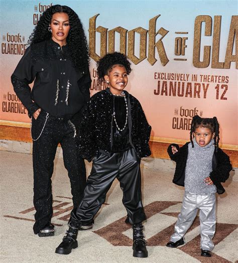 Los Angeles — Teyana Taylor And Her Daughters Posed On The Red Carpet