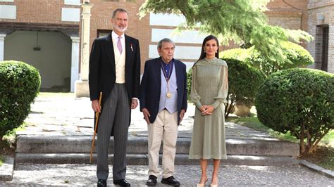 Premio Cervantes 2022 Rafael Cadenas Un Cervantes Sin Corbata Entre