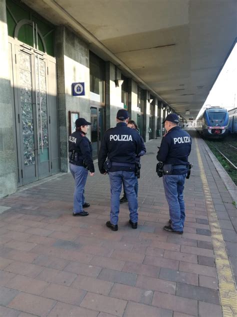 Molesta Una Ragazza Sul Treno Denunciato Per Violenza Sessuale Il