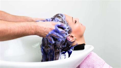 O que é MELHOR para cabelos grisalhos shampoo roxo ou azul