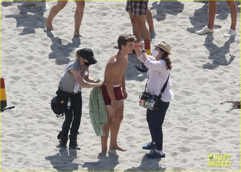 Steven Spielberg Films A Beach Scene For The Fabelmans With Newcomer