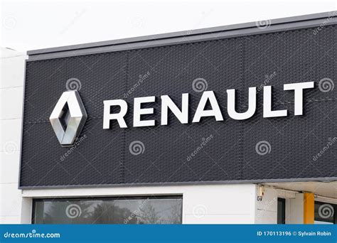 Bordeaux Aquitaine France 01 15 2020 Renault Brand Sign Logo On