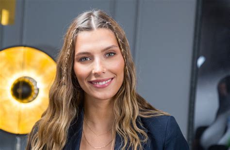 Lex Miss France Camille Cerf Nue Dans Son Bain Elle Choque Les