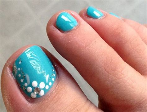 Fun Summer Pedicure Ideas To Make Your Feet Stand Out