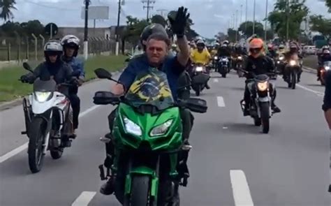 Presidente Bolsonaro atrai multidão motociata em Maceió Pátria