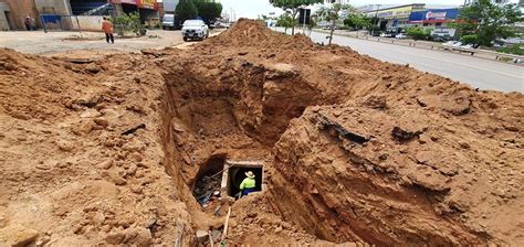 Lixo Jogado Nas Ruas Entope Bueiros E Agrava O Risco De Alagamentos