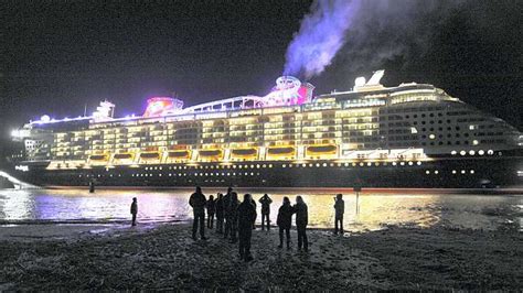 Das größte je in Deutschland gebaute Kreuzfahrtschiff nimmt Kurs auf