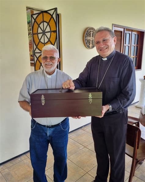 Novo Bispo De Salgueiro Ganha B Culo De Presente Das M Os De Dom Magnus