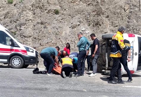 Hakkari Y Ksekova Kara Yolunda Kaya D Mesi Sonucu Ara Devrildi