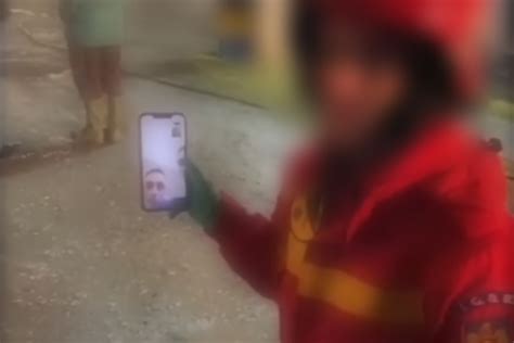 Video cu o angajată SMURD care vorbea la telefon în timpul unui