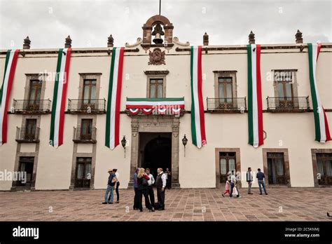 El Palacio De Gobierno O Casa De La Corregidora A Lo Largo De La Plaza