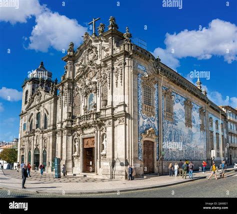 Porto Portugal November People Passing The Carmelitas And