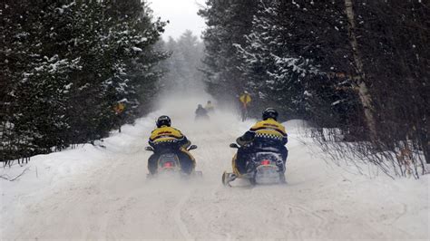 Dnr Reminds Michiganders To Keep Safety In Mind On Snowmobile Trails