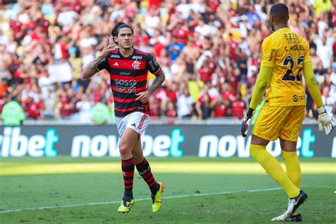 Melhores momentos da vitória do Flamengo sobre o Corinthians pelo