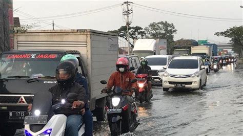 Arus Mudik Jalur Pantura Demak Macet Jalan Terendam Air Rob