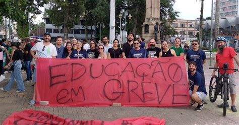 Greve Professores Paralisam Atividades Em Escolas De Joinville