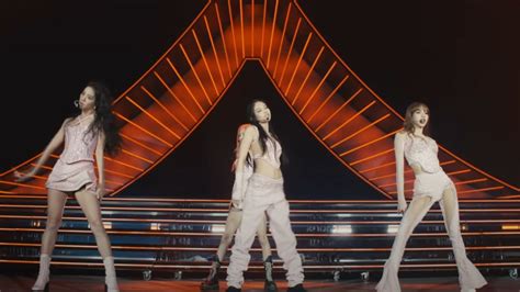 Foto Pakai Under Boob Di Coachella Jennie BLACKPINK Jadi Sorotan