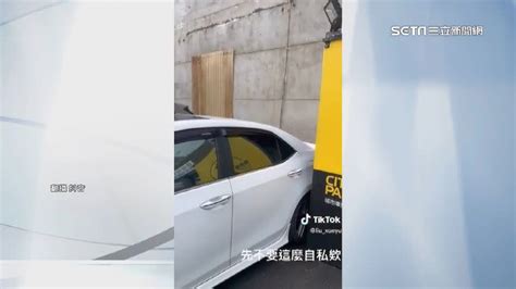 傻眼！轎車違停「封鎖」停車場繳費機 自私行徑遭網罵翻 Yahoo奇摩汽車機車