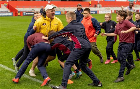 Munster Fans Tackle Dobbo