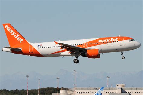 OE IZB Airbus A320 214 EasyJet MXP Gabriele Fontana Tuscan