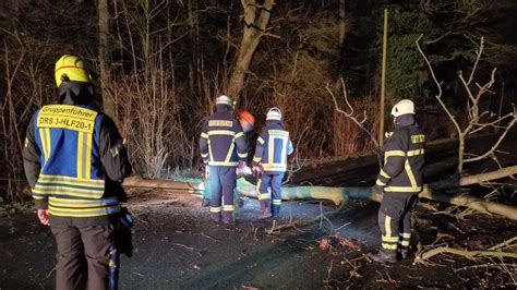 Sturm Sabine in Drensteinfurt Feuerwehr im Einsatz Bäume stürzen um