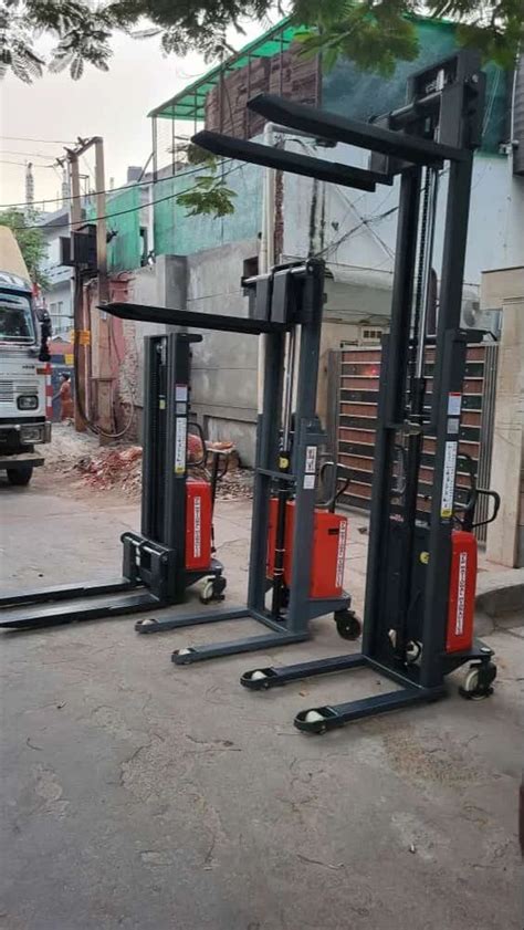 500 2000KG Battery Semi Electric Stacker For MATERIAL HANDLING 740mm