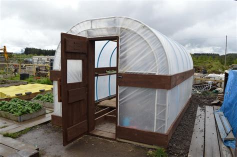 DIY POLYTUNNEL / GREENHOUSE : 5 Steps - Instructables