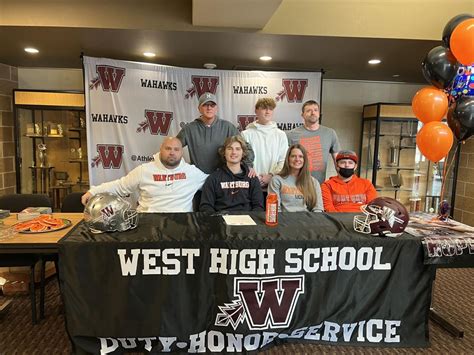 Hoppes Signs Loi To Kick At Wartburg College Continues Resilient Journey