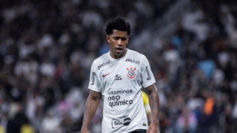 Santos negocia a contratação do zagueiro Gil ex Corinthians por uma