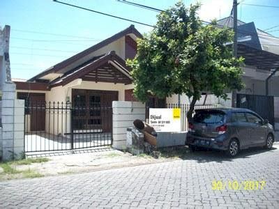 Rumah Lantai Bagus Bebas Banjir Row Jalan Lebar Jalan Depan