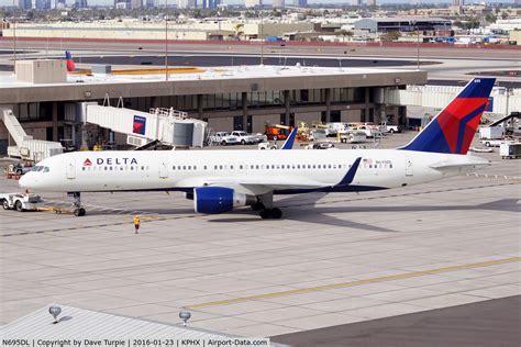 Aircraft N695DL 1998 Boeing 757 232 C N 29727 Photo By Dave Turpie