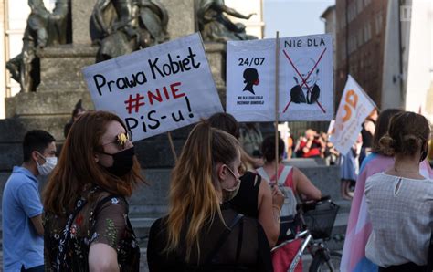 Protest Kobiet W Krakowie Nie Chcemy Programu Wpi Dol Plus Galerie