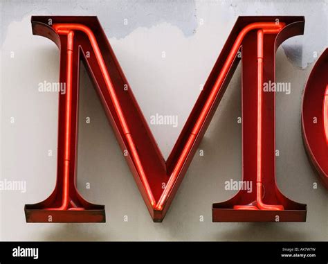 Roter buchstabe m Fotos und Bildmaterial in hoher Auflösung Alamy