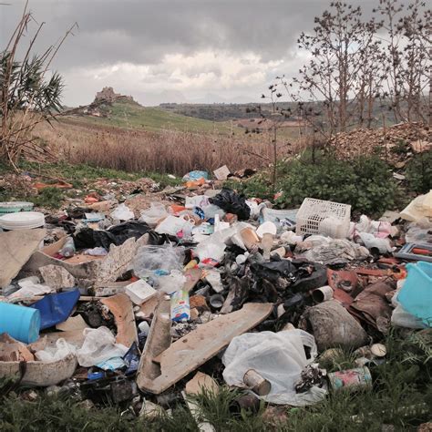 Rapporto Ecomafia I Reati Ambientali Sono Poco Meno Di Quelli Del