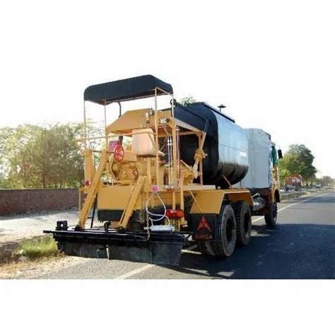 Truck Mounted Bitumen Pressure Distributor Truck Mounted Bitumen