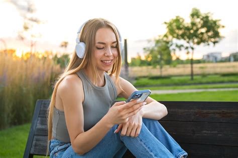 Premium Photo Carefree Blonde Woman Listening To Music Using