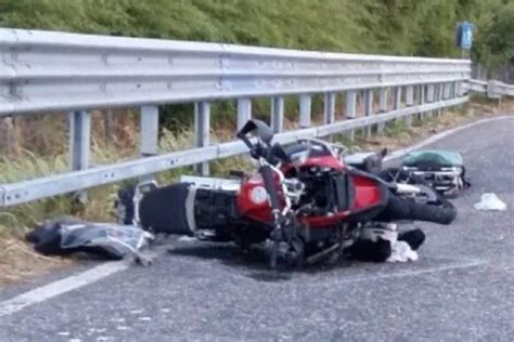 Lecco Incidente Stradale Tra Auto E Moto Ferito Ragazzo Di 19 Anni