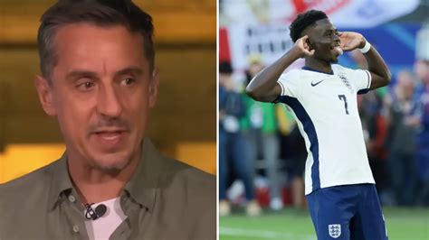 Gary Neville Noticed What Steve Holland Did To Bukayo Saka After