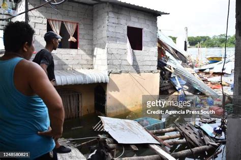 Earthquake Hits Ecuador Fotografías E Imágenes De Stock Getty Images