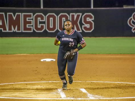 Photos Gamecocks Softball Takes On Stetson And Unc Chapel Hill The