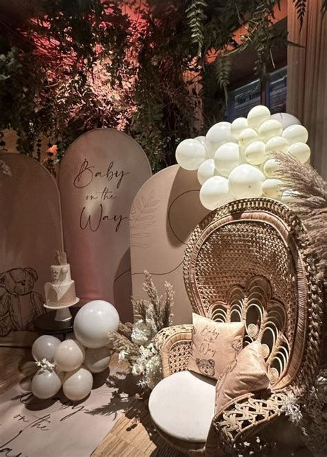 Cristina Marino Baby Shower In Colori Nude Tra Palloncini E Cuscini Manca Poco All Arrivo Del Beb