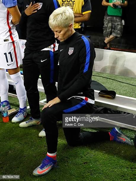 Megan Rapinoe Kneeling Photos and Premium High Res Pictures - Getty Images