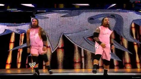 The Usos Entrance WWE 2013 - YouTube