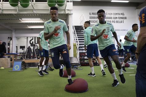 Copa do Mundo veja fotos do primeiro treino da seleção brasileira em Turim